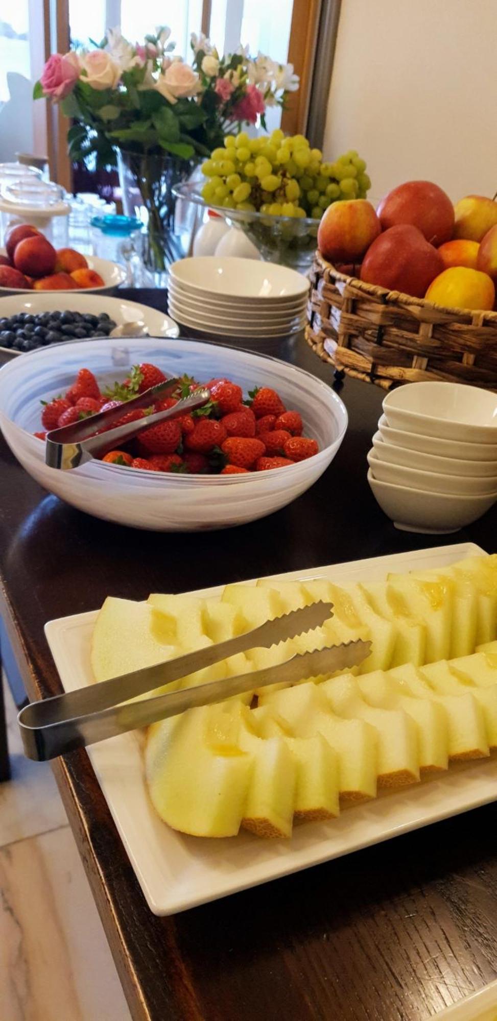 Belrom Hotel Синт-Тройден Екстериор снимка