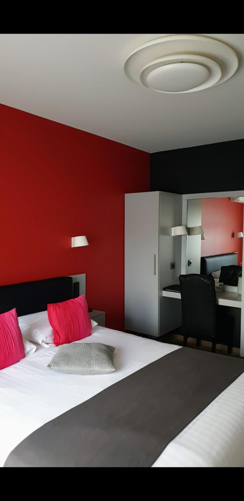 Belrom Hotel Синт-Тройден Екстериор снимка