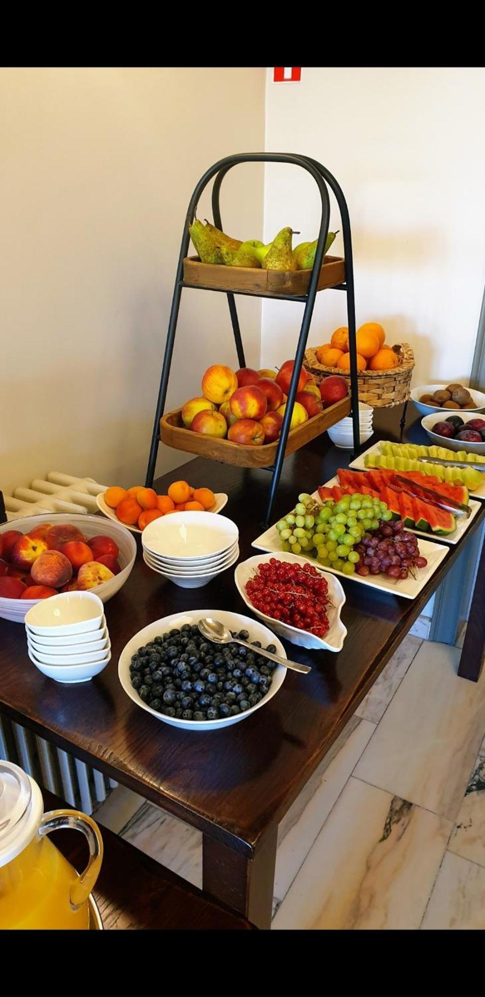 Belrom Hotel Синт-Тройден Екстериор снимка