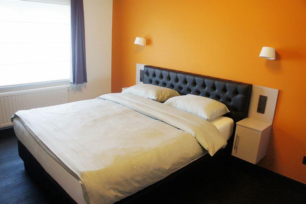 Belrom Hotel Синт-Тройден Екстериор снимка