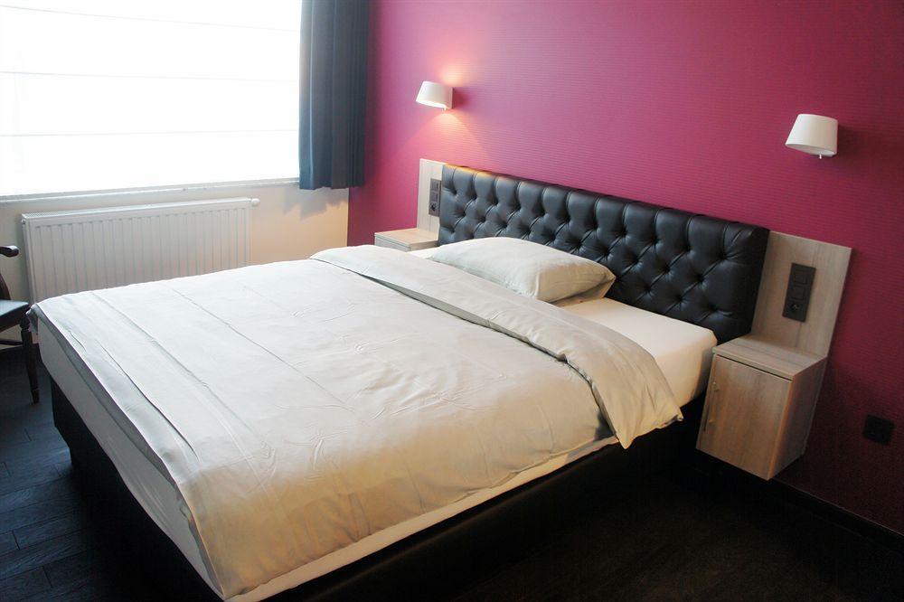 Belrom Hotel Синт-Тройден Екстериор снимка