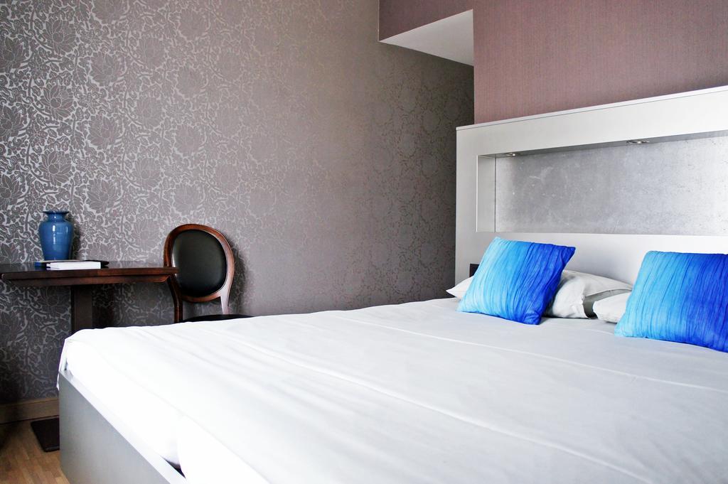 Belrom Hotel Синт-Тройден Екстериор снимка