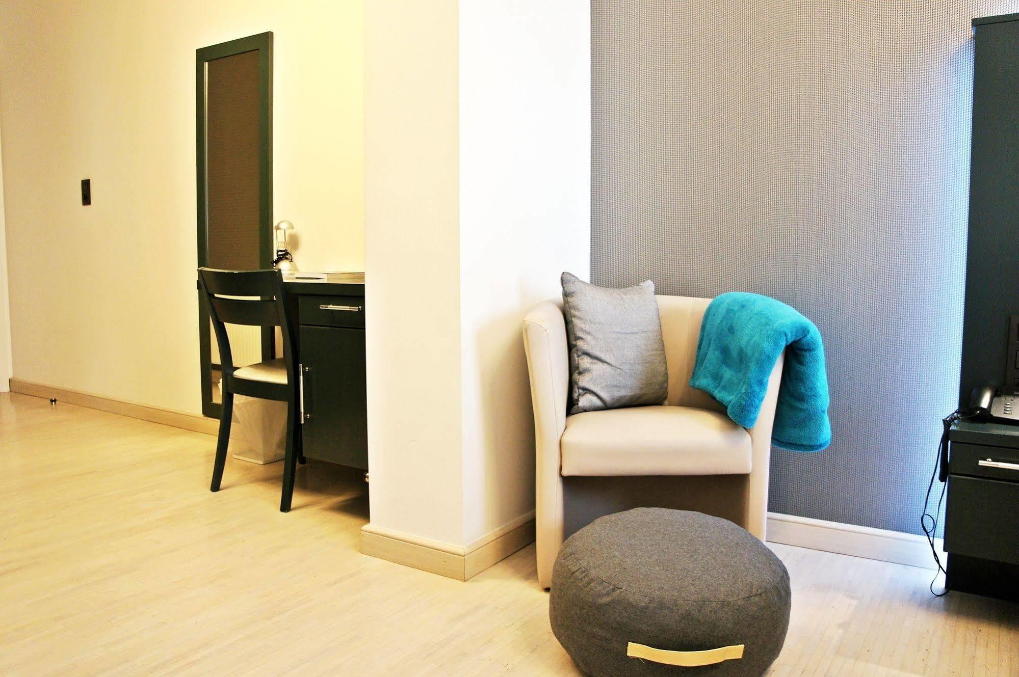 Belrom Hotel Синт-Тройден Екстериор снимка