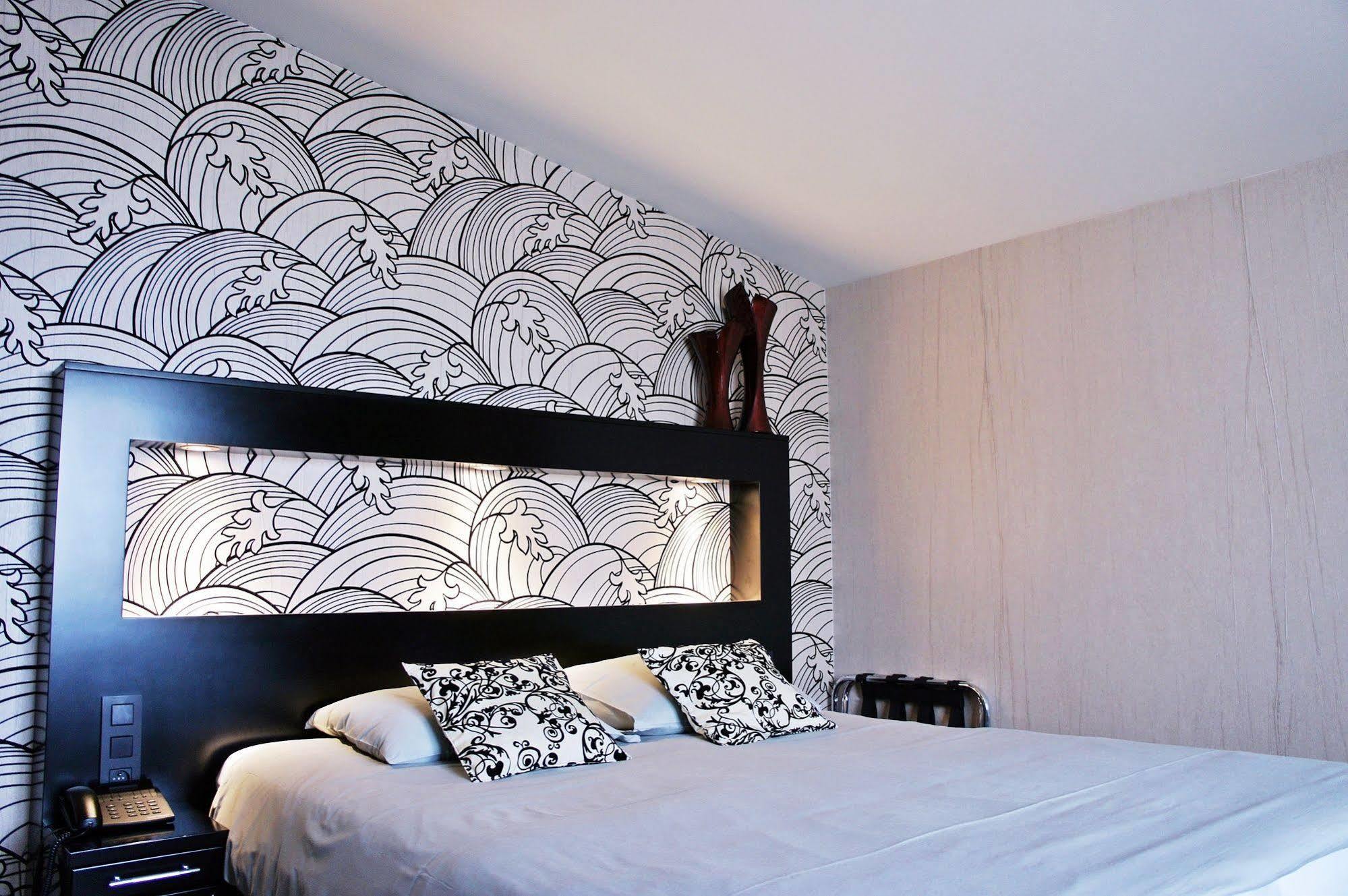 Belrom Hotel Синт-Тройден Екстериор снимка