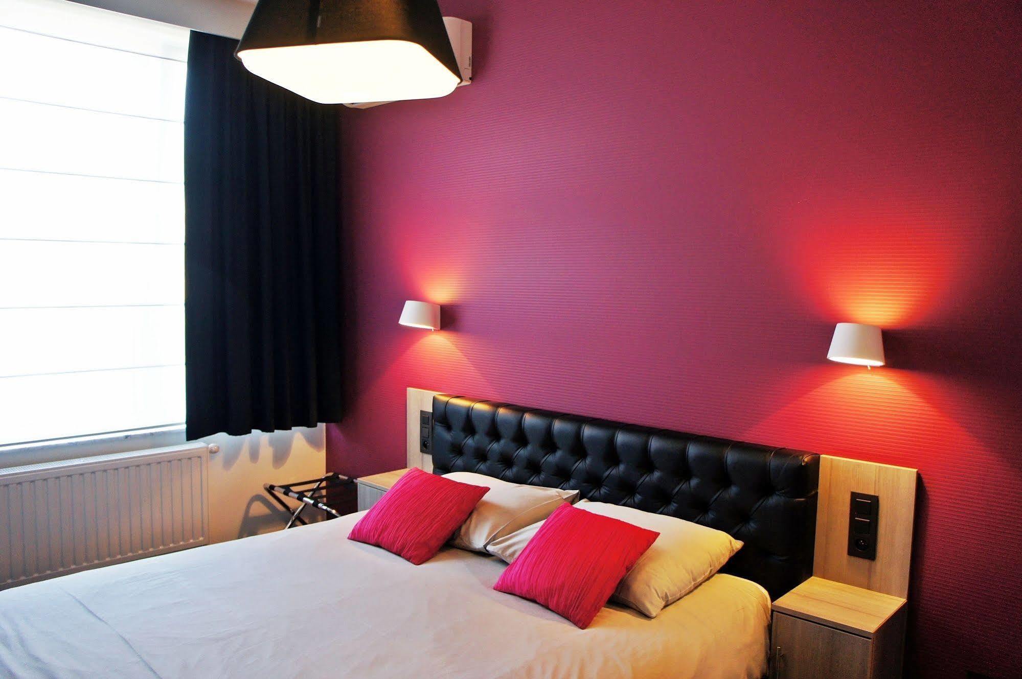 Belrom Hotel Синт-Тройден Екстериор снимка