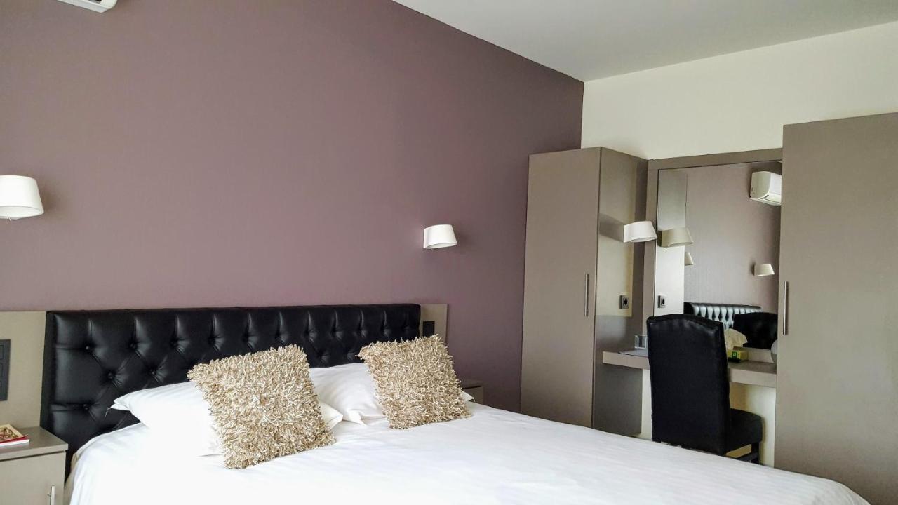 Belrom Hotel Синт-Тройден Екстериор снимка